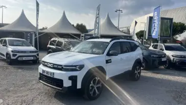 Photo de DACIA BIGSTER Journey TCe 140 Blanc