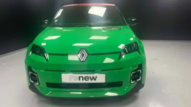 Photo de RENAULT 5 E-TECH ÉLECTRIQUE techno 150 ch autonomie confort Vert