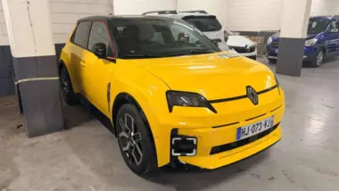 Photo de RENAULT 5 E-TECH ÉLECTRIQUE iconic cinq 150 ch autonomie confort Jaune