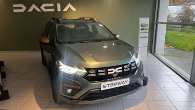 Photo de DACIA SANDERO stepway extreme TCe 90 - 24 Vert