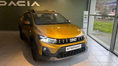 Photo de DACIA SANDERO stepway extreme TCe 110 - 25 Jaune