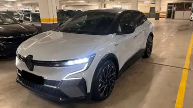Photo de RENAULT MEGANE E-TECH ÉLECTRIQUE esprit alpine 220 ch autonomie confort - 25 Gris