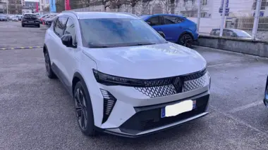 Photo de RENAULT SCENIC E-TECH ÉLECTRIQUE techno 220 ch grande autonomie - 25 Blanc