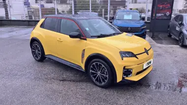 Photo de RENAULT 5 E-TECH ÉLECTRIQUE iconic cinq 150 ch autonomie confort Jaune