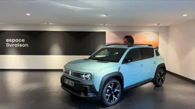Photo de RENAULT 4 E-TECH ÉLECTRIQUE techno 150 ch autonomie confort Bleu