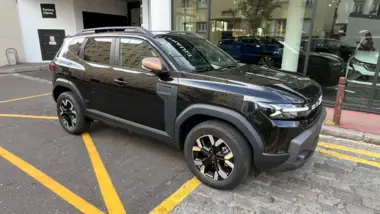 Photo de DACIA DUSTER extreme hybrid 140 Noir