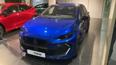 Photo de RENAULT CLIO esprit Alpine full hybrid E-Tech 160 ch Bleu