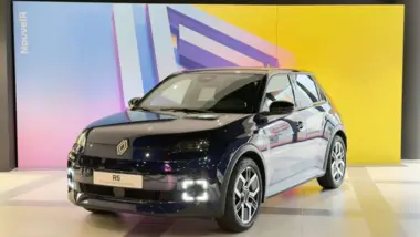 Photo de RENAULT 5 E-TECH ÉLECTRIQUE techno 120 ch autonomie urbaine Bleu