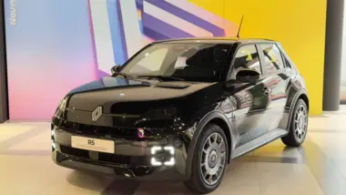 Photo de RENAULT 5 E-TECH ÉLECTRIQUE five 95 ch autonomie urbaine Noir