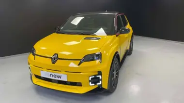 Photo de RENAULT 5 E-TECH ÉLECTRIQUE iconic cinq 150 ch autonomie confort Jaune