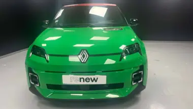 Photo de RENAULT 5 E-TECH ÉLECTRIQUE techno 150 ch autonomie confort Vert