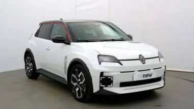 Photo de RENAULT 5 E-TECH ÉLECTRIQUE techno 150 ch autonomie confort Blanc